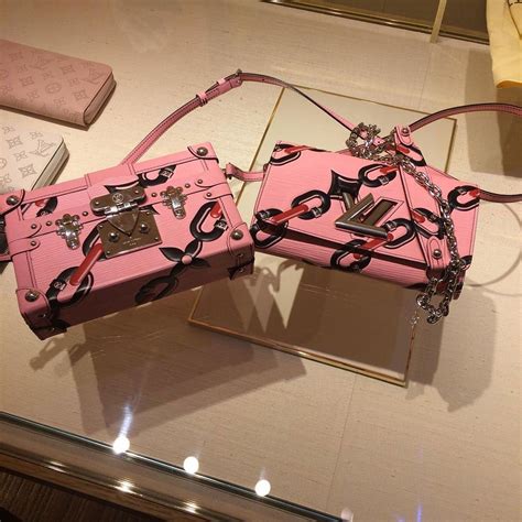 louis vuitton chain reaction|louis vuitton chain bag design.